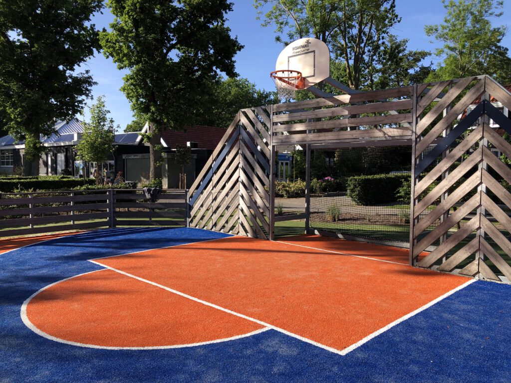 Basketball-/Fußballfeld im Ferienpark vom Ferienhaus in Holland am Veluwemeer